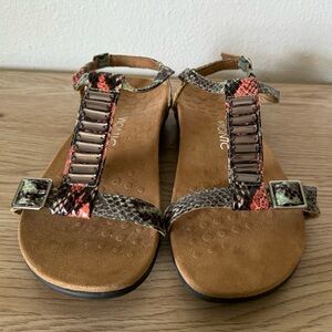 Vionic Navassa‎ T Strap Embellished Snakeskin Sandals Shoes Womens Size 9 Wide